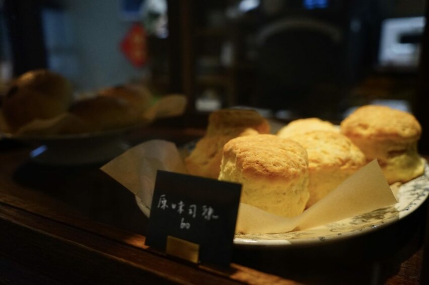 【種甜】隱藏巷弄中的老宅日式咖啡廳 招牌多到吃不完！ 新竹新開幕/新竹美食 - Cutier吃飯中 種甜不只是咖啡廳，他是一間充滿復古氣息的新店。 新竹日式, 新竹甜點, 日食。北部, 日食。新竹