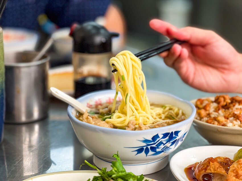 基隆市中正區金龍肉焿|隨時都在排隊!在地經營超過40年老牌肉焿店