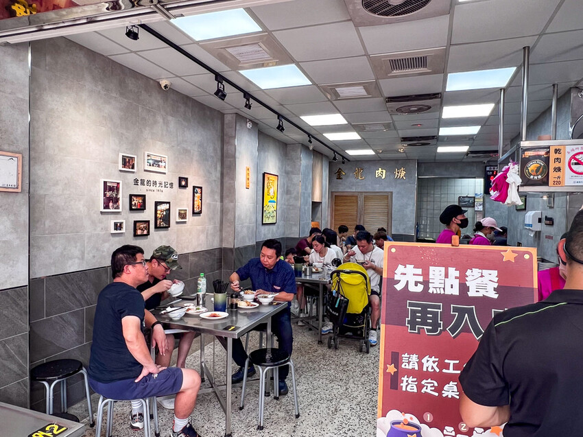 基隆市中正區金龍肉焿|隨時都在排隊!在地經營超過40年老牌肉焿店