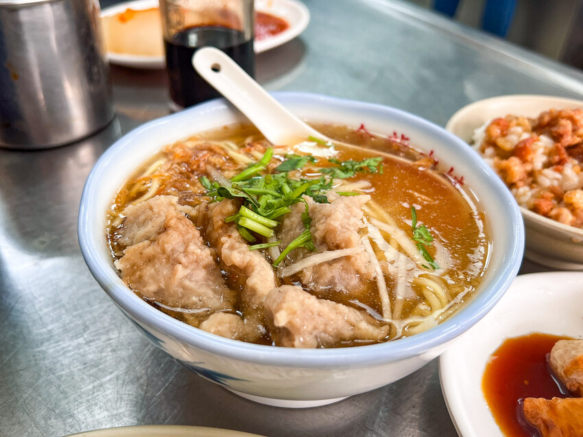 基隆市中正區金龍肉焿|隨時都在排隊!在地經營超過40年老牌肉焿店