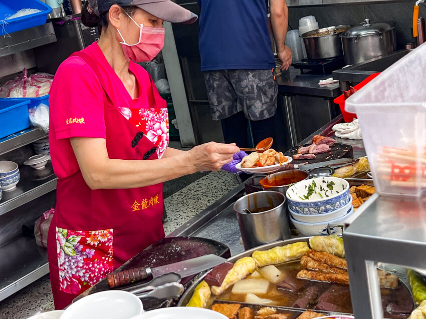 基隆市中正區金龍肉焿|隨時都在排隊!在地經營超過40年老牌肉焿店