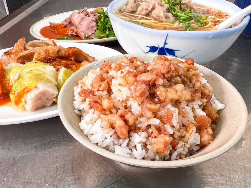 基隆市中正區金龍肉焿|隨時都在排隊!在地經營超過40年老牌肉焿店