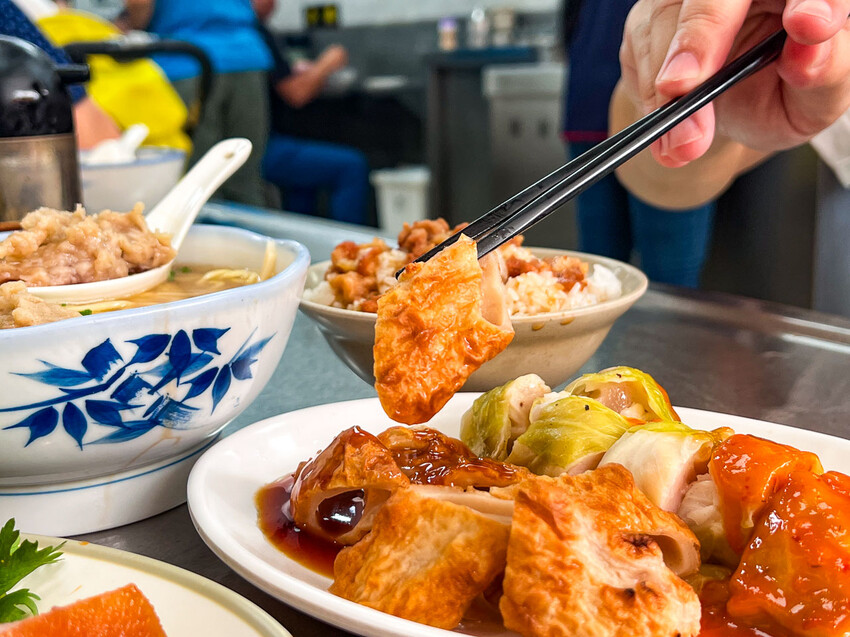 基隆市中正區金龍肉焿|隨時都在排隊!在地經營超過40年老牌肉焿店