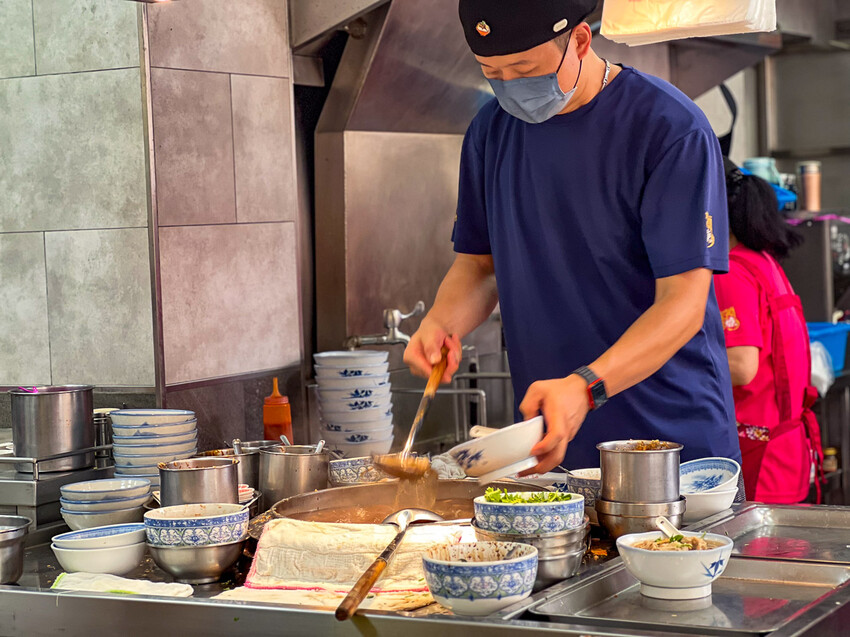 基隆市中正區金龍肉焿|隨時都在排隊!在地經營超過40年老牌肉焿店