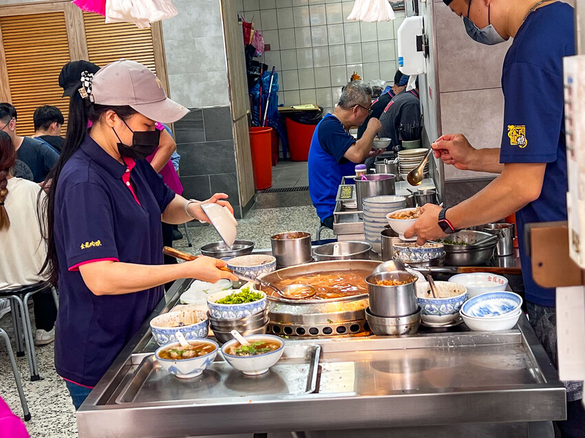 基隆市中正區金龍肉焿|隨時都在排隊!在地經營超過40年老牌肉焿店