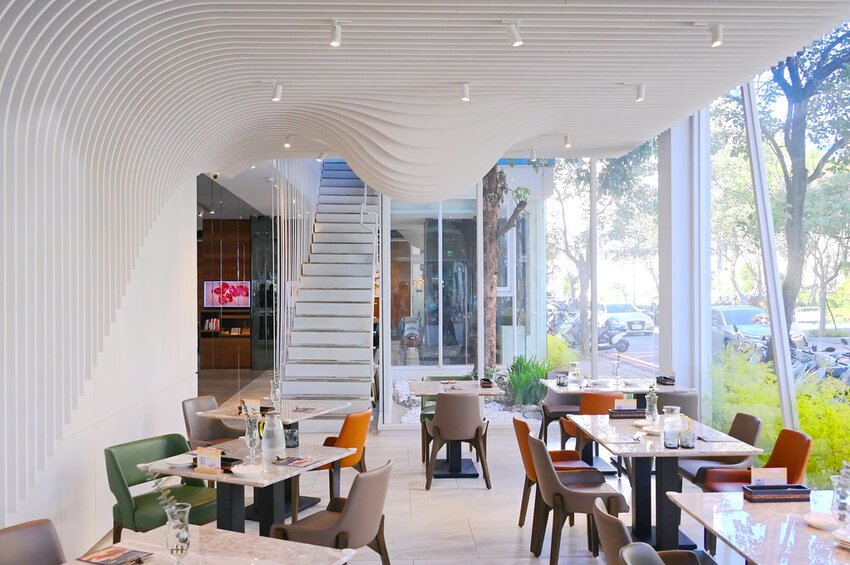 台中逢甲新開幕好美玻璃屋餐廳/巧克力辣醬烤雞 焦糖紅茶巴斯克好吃 約會餐廳推薦_Bocca Bom Bistro