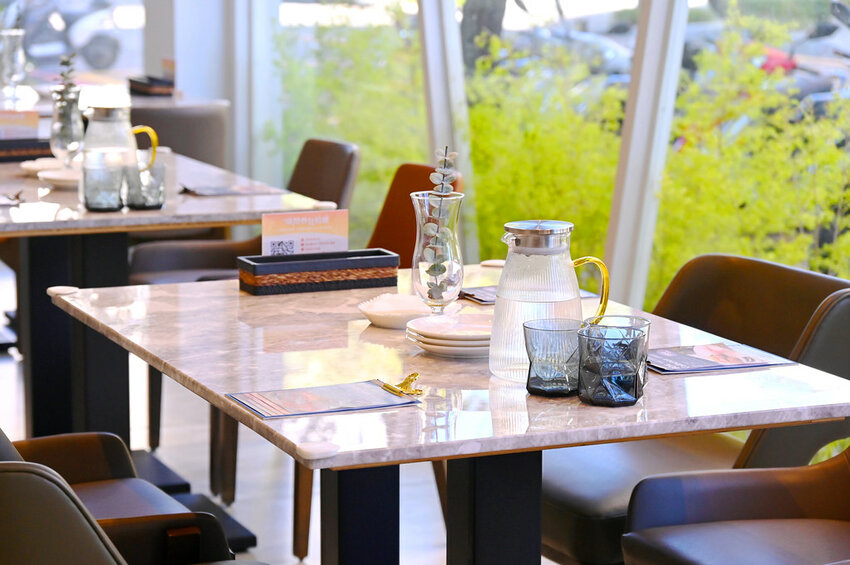 台中逢甲新開幕好美玻璃屋餐廳/巧克力辣醬烤雞 焦糖紅茶巴斯克好吃 約會餐廳推薦_Bocca Bom Bistro