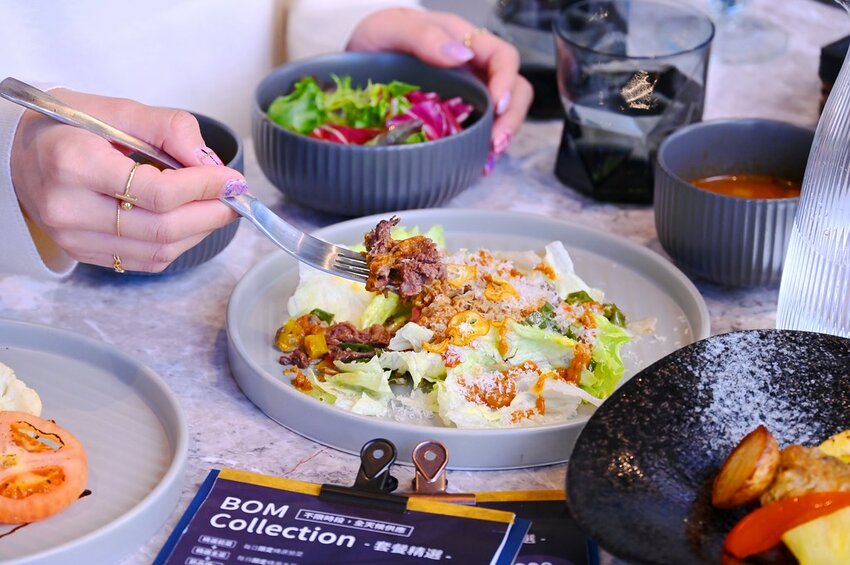 台中逢甲新開幕好美玻璃屋餐廳/巧克力辣醬烤雞 焦糖紅茶巴斯克好吃 約會餐廳推薦_Bocca Bom Bistro