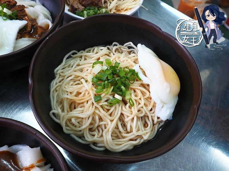 中壢火車站附近好吃的手工麵，半熟蛋包實在太邪惡了~還有超嫩的三層肉~激推！