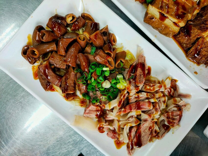 中壢火車站附近好吃的手工麵，半熟蛋包實在太邪惡了~還有超嫩的三層肉~激推！