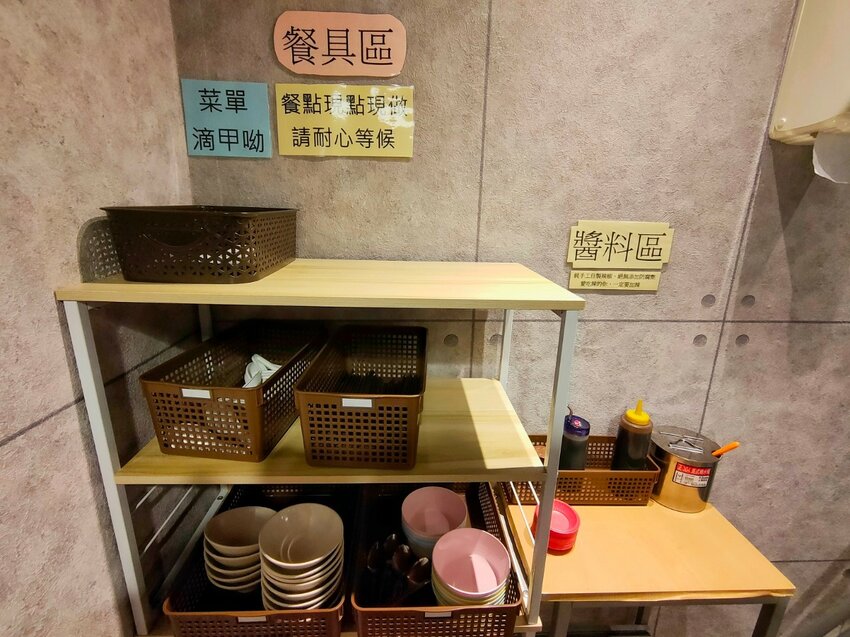 中壢火車站附近好吃的手工麵，半熟蛋包實在太邪惡了~還有超嫩的三層肉~激推！