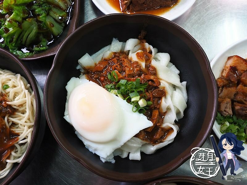 中壢火車站附近好吃的手工麵，半熟蛋包實在太邪惡了~還有超嫩的三層肉~激推！