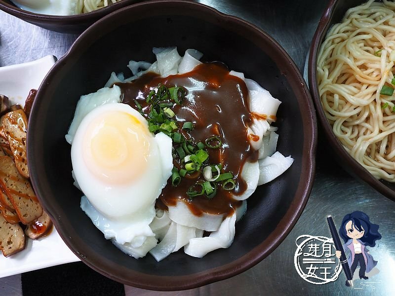 中壢火車站附近好吃的手工麵，半熟蛋包實在太邪惡了~還有超嫩的三層肉~激推！