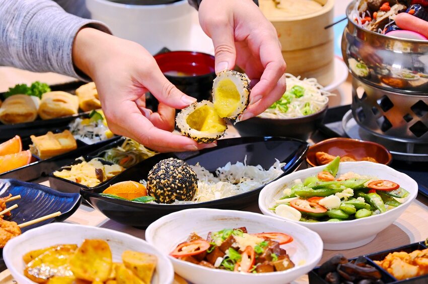 台中朝馬24小時百種料理新茶館/結合運動彩券賽事轉播/能帶桌遊來玩_SAFE運動餐飲茶館