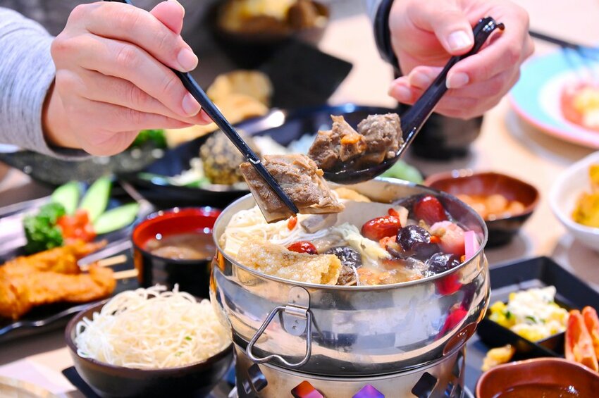 台中朝馬24小時百種料理新茶館/結合運動彩券賽事轉播/能帶桌遊來玩_SAFE運動餐飲茶館