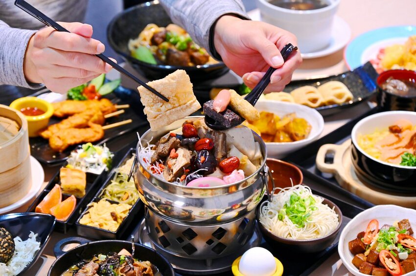 台中朝馬24小時百種料理新茶館/結合運動彩券賽事轉播/能帶桌遊來玩_SAFE運動餐飲茶館