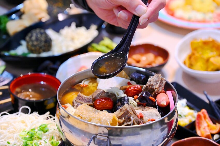 台中朝馬24小時百種料理新茶館/結合運動彩券賽事轉播/能帶桌遊來玩_SAFE運動餐飲茶館