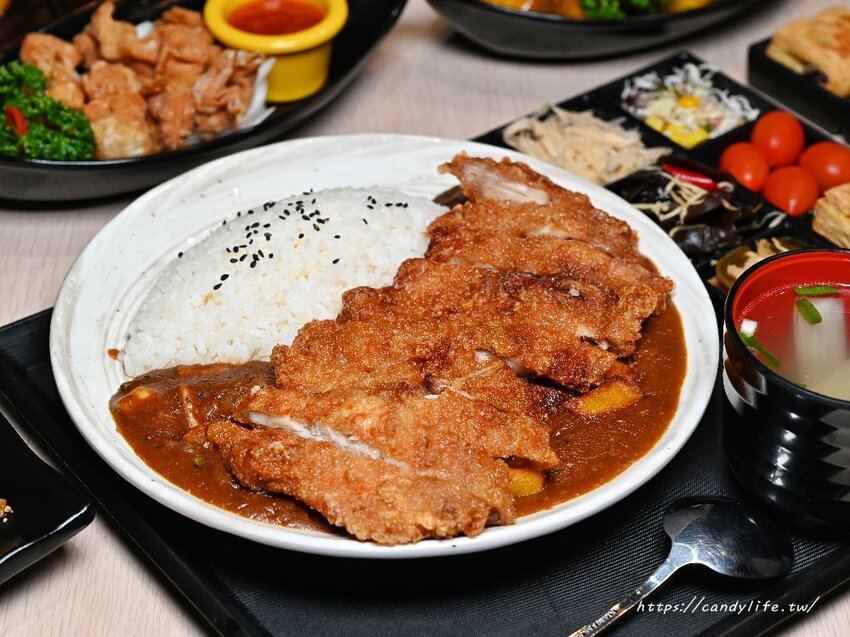 Safe茶館|台中24小時茶館推薦,超過百種餐點,結合運彩,還可以揪朋友來打牌、自備桌遊來玩~