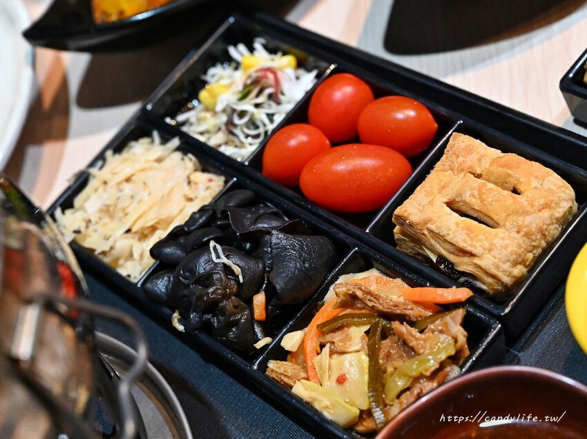 Safe茶館|台中24小時茶館推薦,超過百種餐點,結合運彩,還可以揪朋友來打牌、自備桌遊來玩~