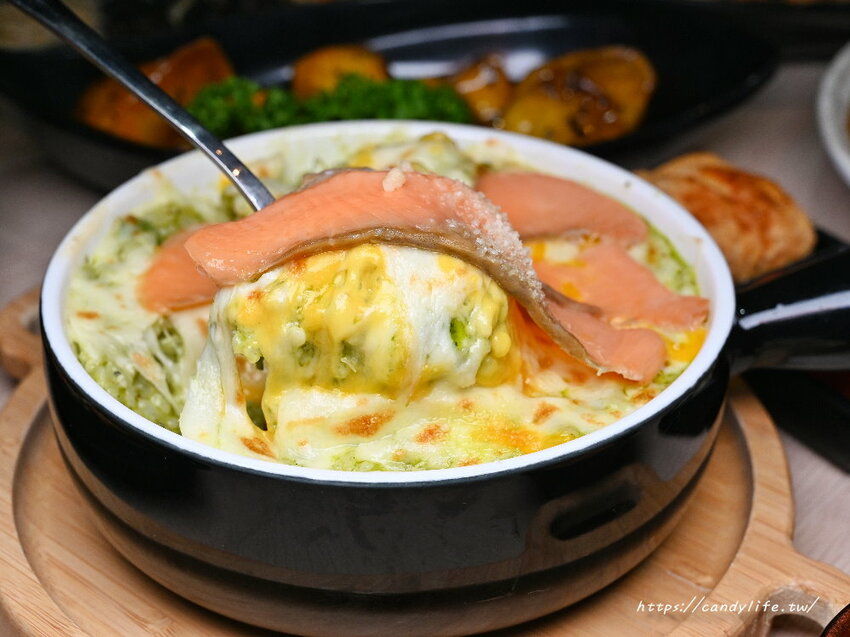 Safe茶館|台中24小時茶館推薦,超過百種餐點,結合運彩,還可以揪朋友來打牌、自備桌遊來玩~