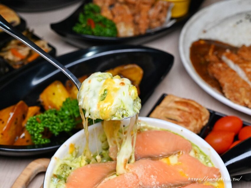 Safe茶館|台中24小時茶館推薦,超過百種餐點,結合運彩,還可以揪朋友來打牌、自備桌遊來玩~