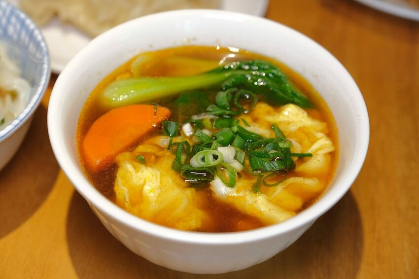 劉哥麵店-新營店｜特選來自善化的溫體牛肉熬湯！獨家自製超彈Q麵條！新營文青風溫馨麵店！台南小吃推薦、台南牛肉麵推薦、新營小吃推薦、新營牛肉麵推薦、新營滷味推薦 - 佛系旅遊筆記