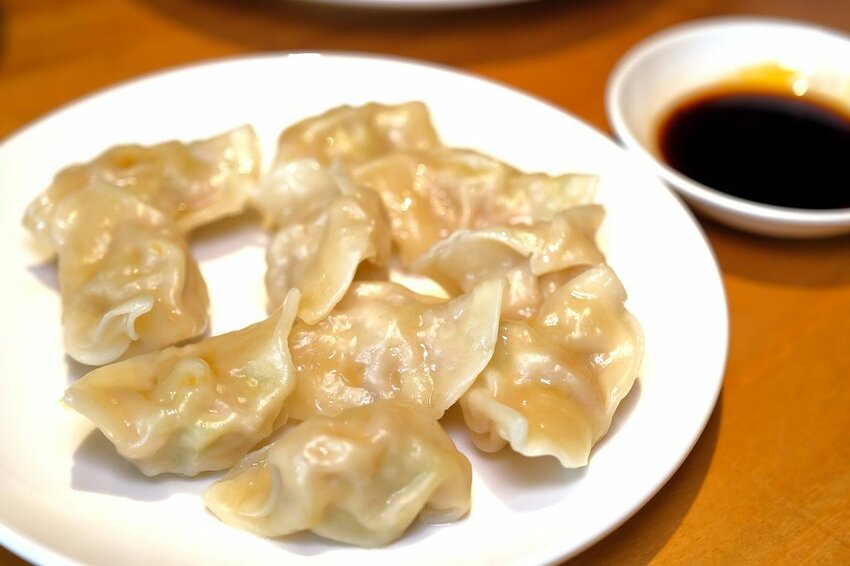 劉哥麵店-新營店｜特選來自善化的溫體牛肉熬湯！獨家自製超彈Q麵條！新營文青風溫馨麵店！台南小吃推薦、台南牛肉麵推薦、新營小吃推薦、新營牛肉麵推薦、新營滷味推薦 - 佛系旅遊筆記