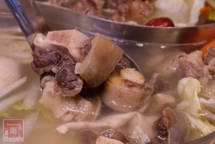 【臺南美食】吃慣了一般溫體牛肉嗎？｜老闆娘家鄉味“潮汕溫補鍋”｜完全是一個呷粗飽的概念｜ 安平溫體牛｜牛腩｜牛尾~~李好牛溫體牛肉湯爐 - 南人幫