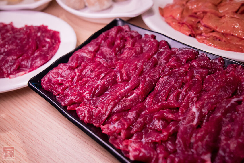 【臺南美食】吃慣了一般溫體牛肉嗎？｜老闆娘家鄉味“潮汕溫補鍋”｜完全是一個呷粗飽的概念｜ 安平溫體牛｜牛腩｜牛尾~~李好牛溫體牛肉湯爐 - 南人幫