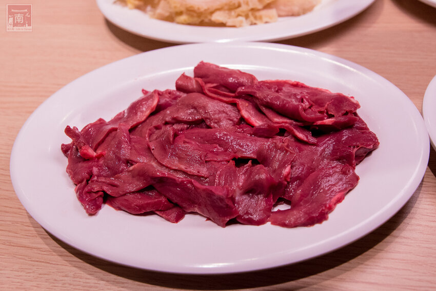 【臺南美食】吃慣了一般溫體牛肉嗎？｜老闆娘家鄉味“潮汕溫補鍋”｜完全是一個呷粗飽的概念｜ 安平溫體牛｜牛腩｜牛尾~~李好牛溫體牛肉湯爐 - 南人幫