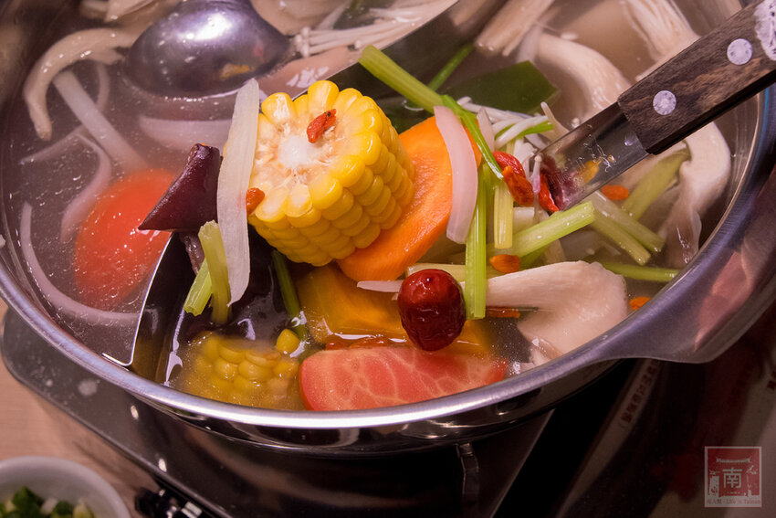 【臺南美食】吃慣了一般溫體牛肉嗎？｜老闆娘家鄉味“潮汕溫補鍋”｜完全是一個呷粗飽的概念｜ 安平溫體牛｜牛腩｜牛尾~~李好牛溫體牛肉湯爐 - 南人幫