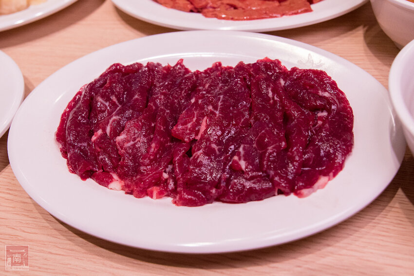 【臺南美食】吃慣了一般溫體牛肉嗎？｜老闆娘家鄉味“潮汕溫補鍋”｜完全是一個呷粗飽的概念｜ 安平溫體牛｜牛腩｜牛尾~~李好牛溫體牛肉湯爐 - 南人幫