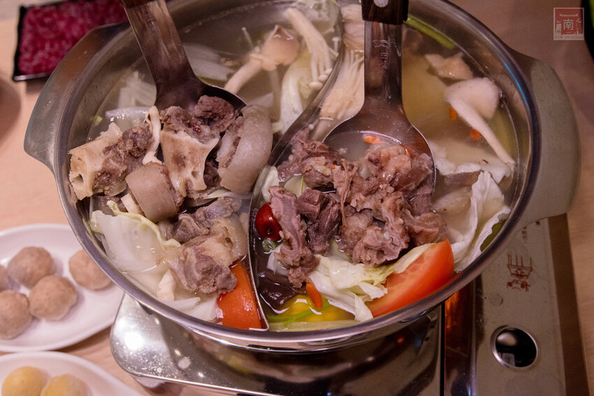 【臺南美食】吃慣了一般溫體牛肉嗎？｜老闆娘家鄉味“潮汕溫補鍋”｜完全是一個呷粗飽的概念｜ 安平溫體牛｜牛腩｜牛尾~~李好牛溫體牛肉湯爐 - 南人幫