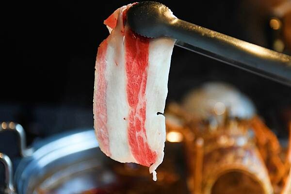 高雄市鼓山區高雄彭湃火鍋推薦【舞古賀鍋物專門店】回訪超多次，每次都能在餐點之中找到鮮甜、找到美味、找到幸福！高雄