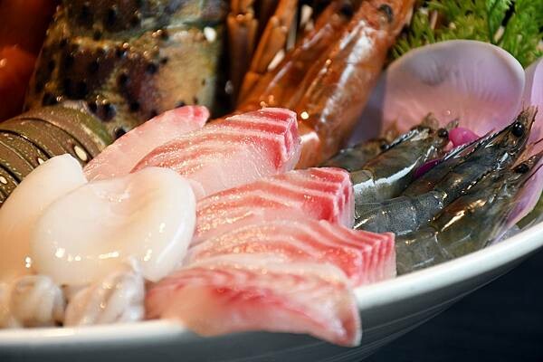 高雄市鼓山區高雄彭湃火鍋推薦【舞古賀鍋物專門店】回訪超多次，每次都能在餐點之中找到鮮甜、找到美味、找到幸福！高雄