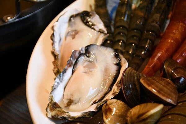 高雄市鼓山區高雄彭湃火鍋推薦【舞古賀鍋物專門店】回訪超多次，每次都能在餐點之中找到鮮甜、找到美味、找到幸福！高雄