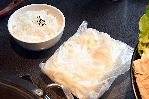 高雄市鼓山區高雄彭湃火鍋推薦【舞古賀鍋物專門店】回訪超多次，每次都能在餐點之中找到鮮甜、找到美味、找到幸福！高雄