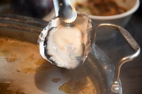 高雄市鼓山區高雄彭湃火鍋推薦【舞古賀鍋物專門店】回訪超多次，每次都能在餐點之中找到鮮甜、找到美味、找到幸福！高雄