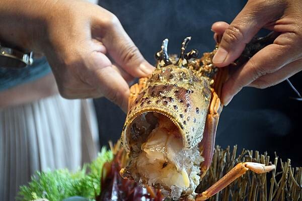 高雄市鼓山區高雄彭湃火鍋推薦【舞古賀鍋物專門店】回訪超多次，每次都能在餐點之中找到鮮甜、找到美味、找到幸福！高雄