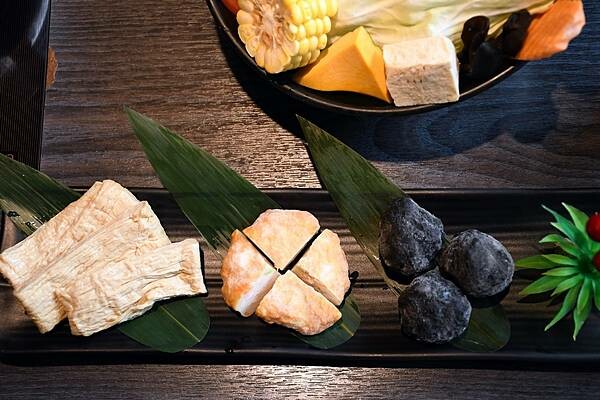 高雄市鼓山區高雄彭湃火鍋推薦【舞古賀鍋物專門店】回訪超多次，每次都能在餐點之中找到鮮甜、找到美味、找到幸福！高雄