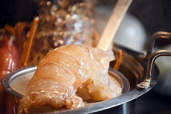 高雄市鼓山區高雄彭湃火鍋推薦【舞古賀鍋物專門店】回訪超多次，每次都能在餐點之中找到鮮甜、找到美味、找到幸福！高雄