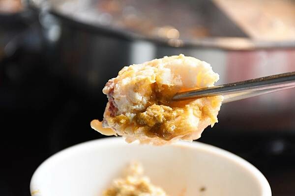 高雄市鼓山區高雄彭湃火鍋推薦【舞古賀鍋物專門店】回訪超多次，每次都能在餐點之中找到鮮甜、找到美味、找到幸福！高雄