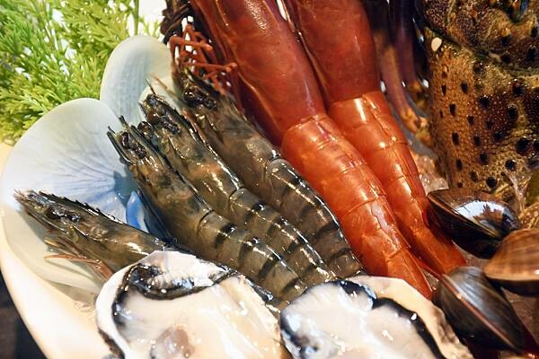 高雄市鼓山區高雄彭湃火鍋推薦【舞古賀鍋物專門店】回訪超多次，每次都能在餐點之中找到鮮甜、找到美味、找到幸福！高雄