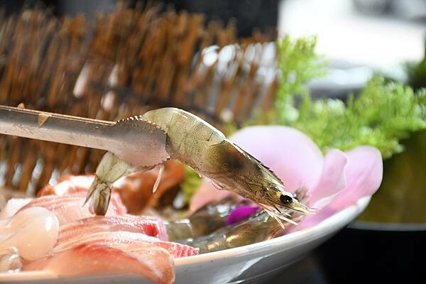 高雄市鼓山區高雄彭湃火鍋推薦【舞古賀鍋物專門店】回訪超多次，每次都能在餐點之中找到鮮甜、找到美味、找到幸福！高雄