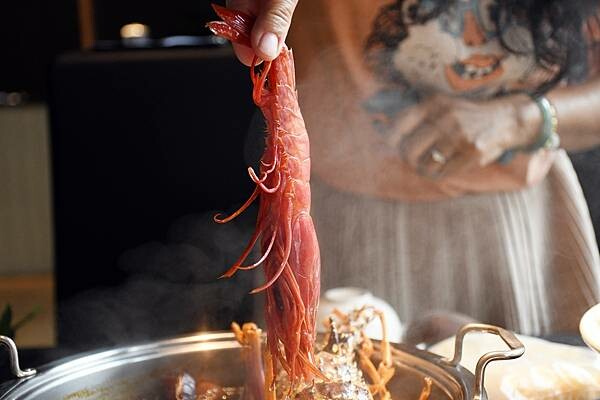 高雄市鼓山區高雄彭湃火鍋推薦【舞古賀鍋物專門店】回訪超多次，每次都能在餐點之中找到鮮甜、找到美味、找到幸福！高雄