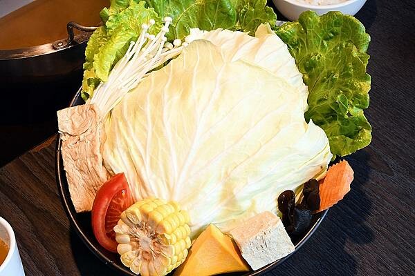 高雄市鼓山區高雄彭湃火鍋推薦【舞古賀鍋物專門店】回訪超多次，每次都能在餐點之中找到鮮甜、找到美味、找到幸福！高雄