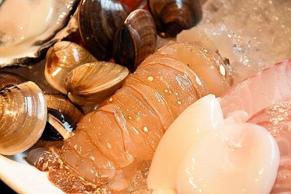 高雄市鼓山區高雄彭湃火鍋推薦【舞古賀鍋物專門店】回訪超多次，每次都能在餐點之中找到鮮甜、找到美味、找到幸福！高雄