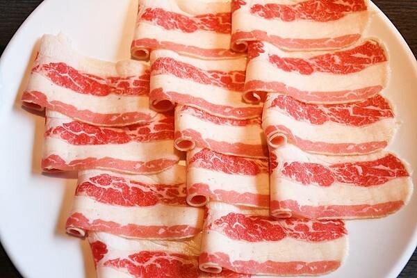 高雄市鼓山區高雄彭湃火鍋推薦【舞古賀鍋物專門店】回訪超多次，每次都能在餐點之中找到鮮甜、找到美味、找到幸福！高雄