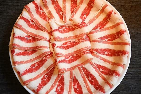 高雄市鼓山區高雄彭湃火鍋推薦【舞古賀鍋物專門店】回訪超多次，每次都能在餐點之中找到鮮甜、找到美味、找到幸福！高雄