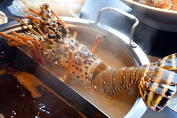 高雄市鼓山區高雄彭湃火鍋推薦【舞古賀鍋物專門店】回訪超多次，每次都能在餐點之中找到鮮甜、找到美味、找到幸福！高雄